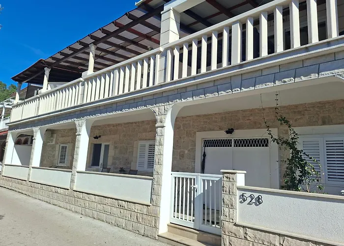Apartments By The Sea Brna, Korcula - 4425 *